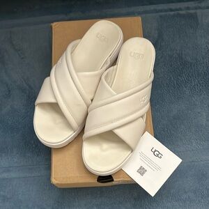 UGG Fun, Beautiful ZAYNE Crossband UGG PLATFORM SANDALS